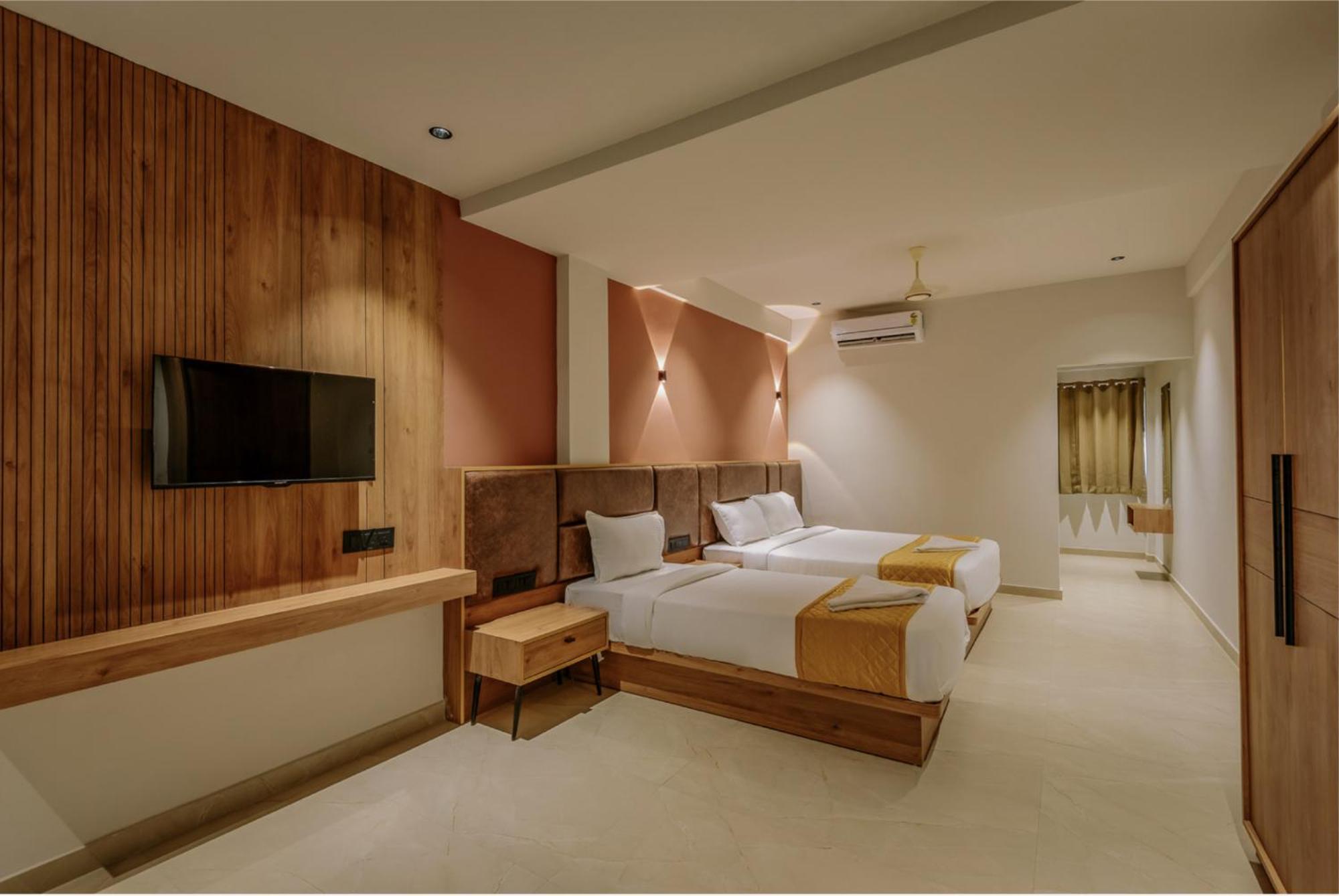 Hotel Beverly Plaza Кожикоде Экстерьер фото