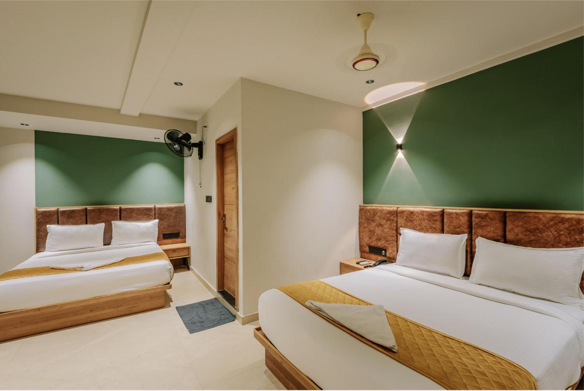 Hotel Beverly Plaza Кожикоде Экстерьер фото