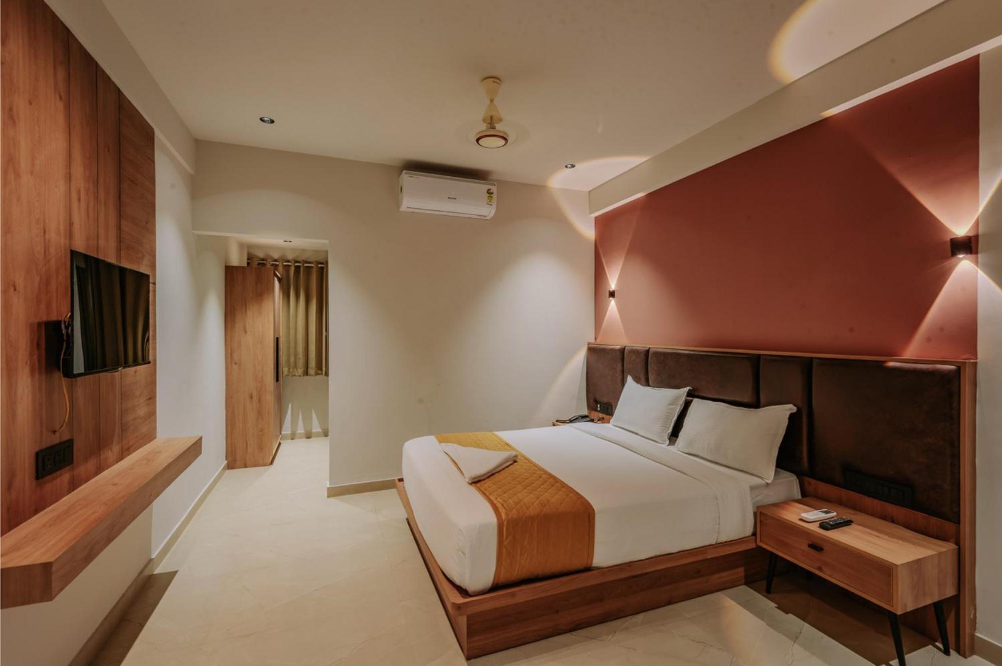 Hotel Beverly Plaza Кожикоде Экстерьер фото