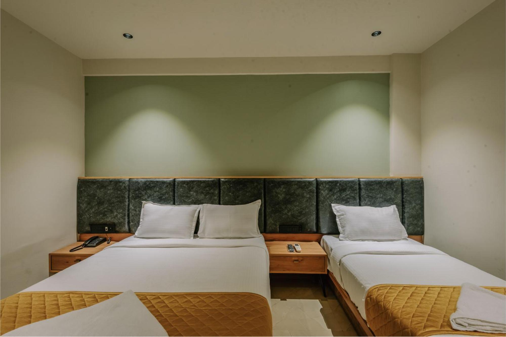 Hotel Beverly Plaza Кожикоде Экстерьер фото