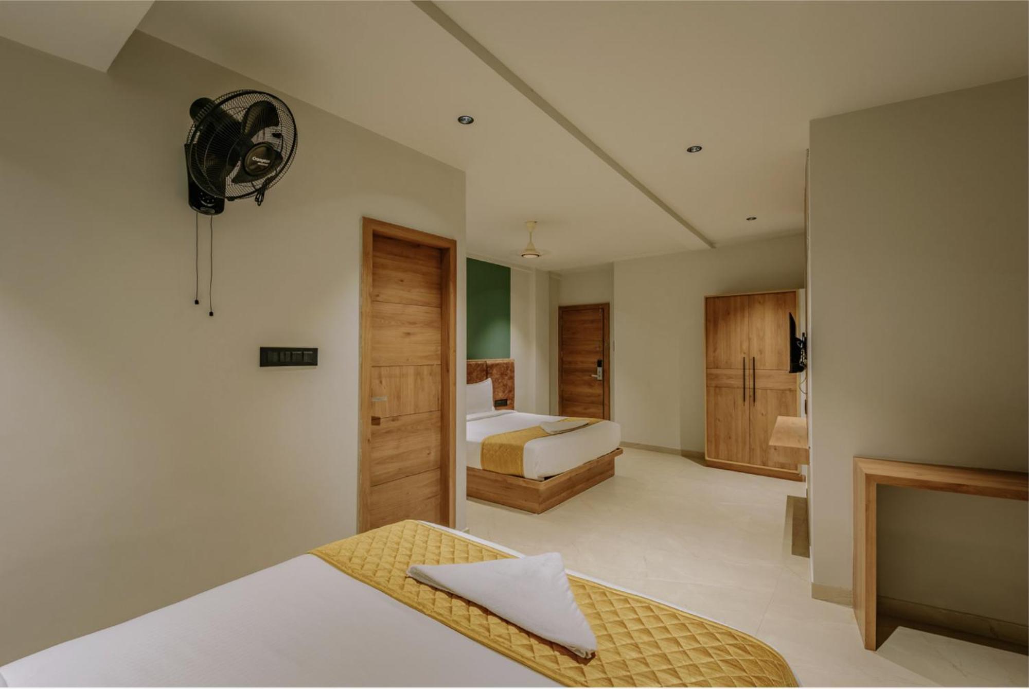 Hotel Beverly Plaza Кожикоде Экстерьер фото