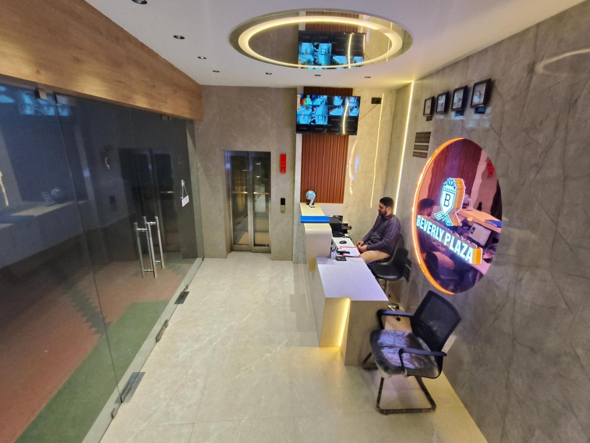 Hotel Beverly Plaza Кожикоде Экстерьер фото