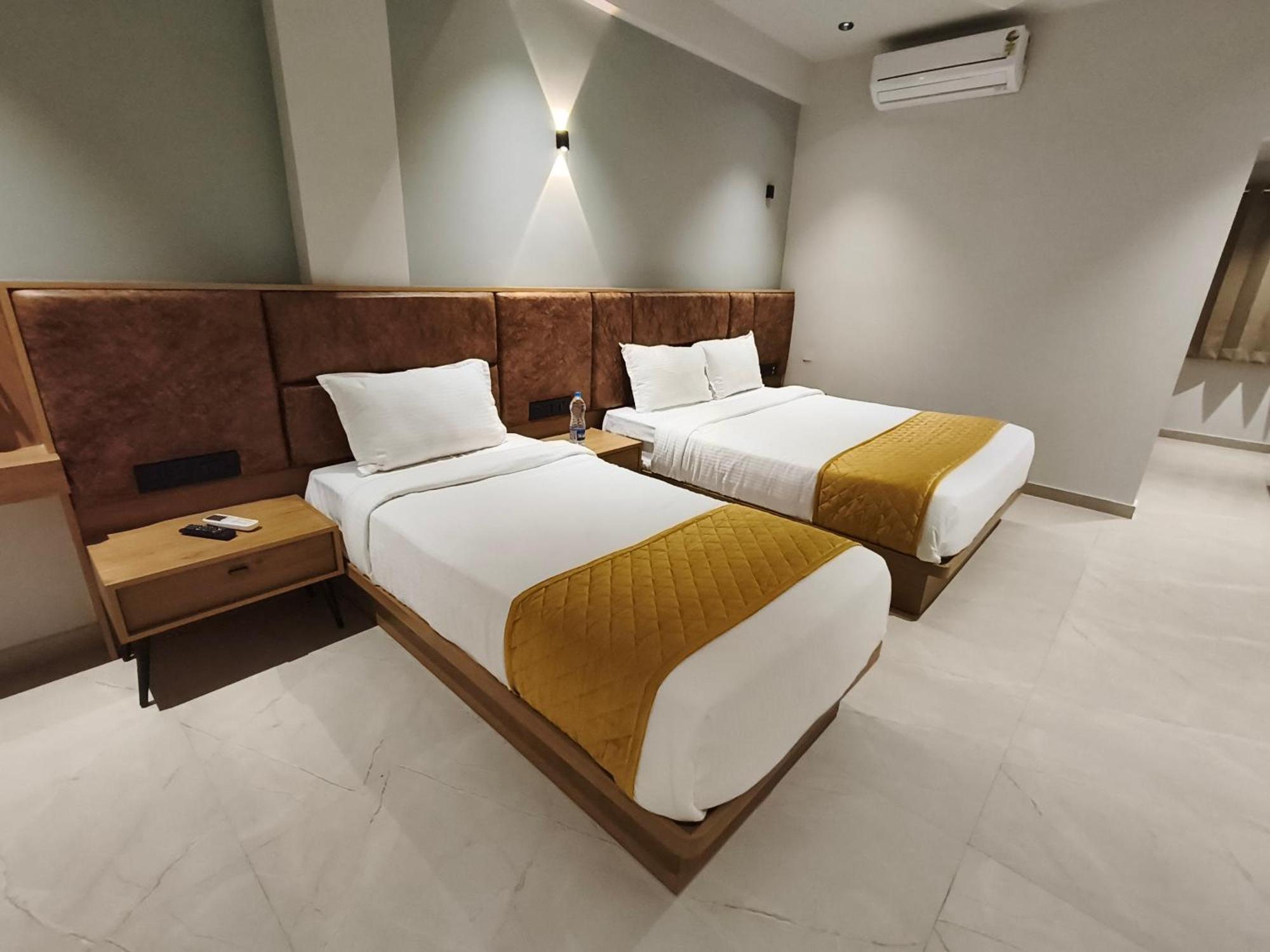 Hotel Beverly Plaza Кожикоде Экстерьер фото
