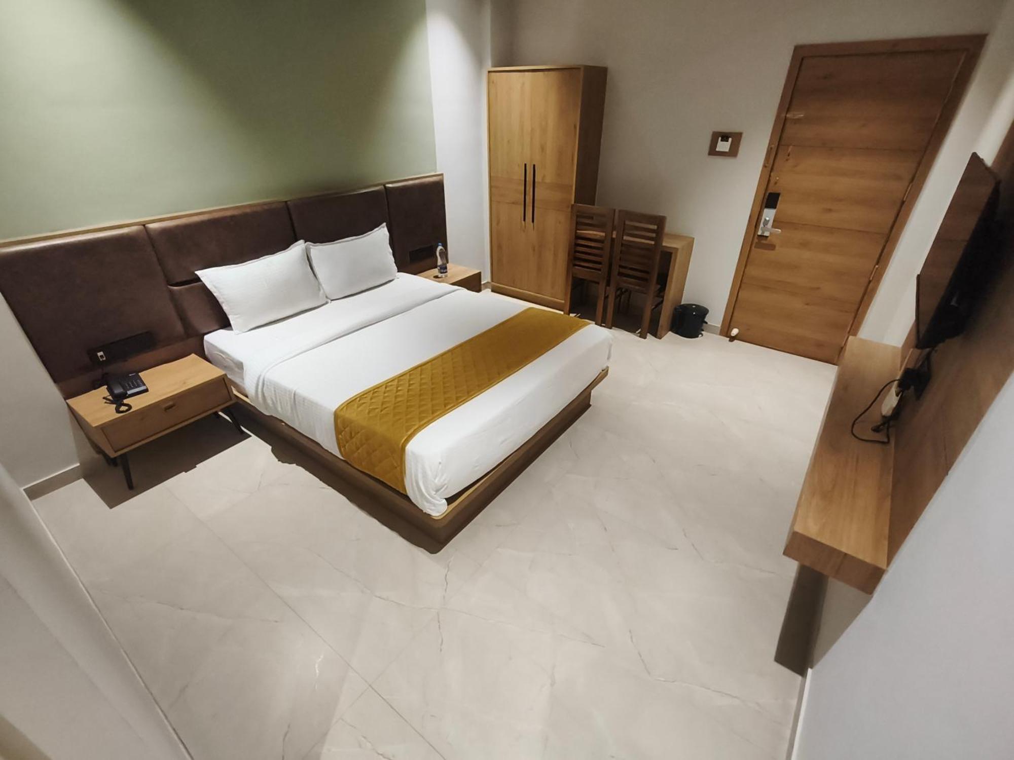 Hotel Beverly Plaza Кожикоде Экстерьер фото